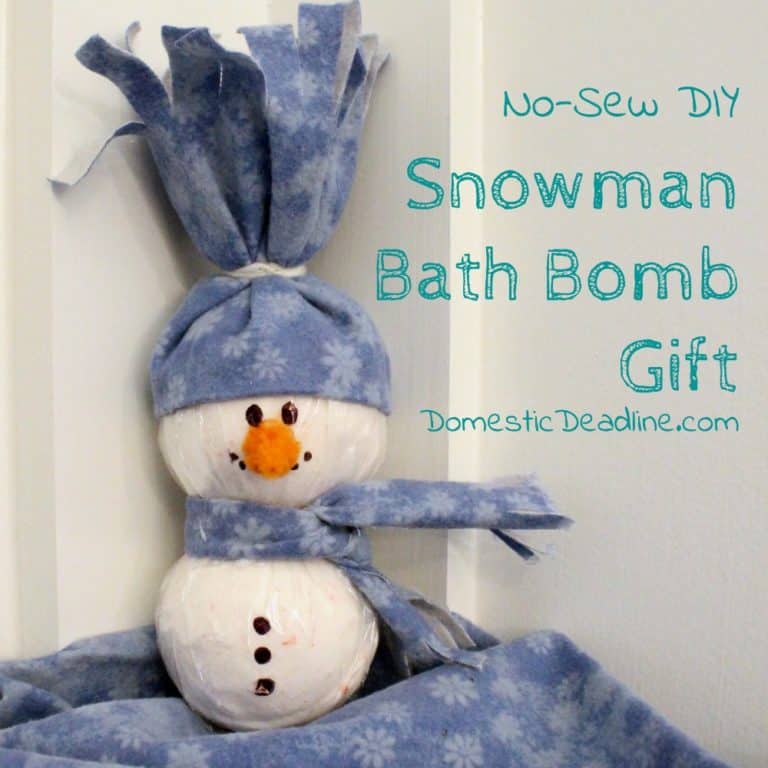 Turn 2-3 bath bombs into a cute snowman gift with an easy no-sew hat and scarf. Perfect for a teenager, secret Santa, teacher, or stocking stuffer gift. - Domestic Deadline