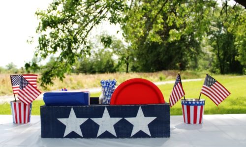 Picnics - a relaxing summer pastime packed with tasty foods, drinks, fun, and games. Plus, link up at Home Matters. #picnics #summer #HomeMattersParty www.domesticdeadline.com