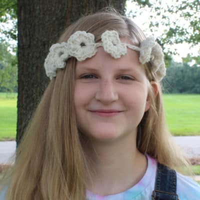 Inspired by the wedding from the movie musical Mamma Mia, this simple crocheted flower headband works up quick. Free pattern and movie challenge blog-hop www.domesticdeadline.com