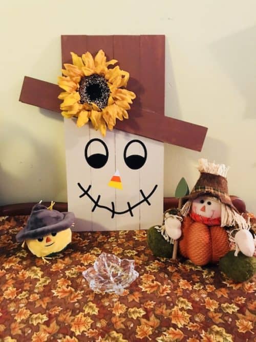 Almost 30 fall craft projects to get you inspired to create something with pumpkins, leaves, ghosts, Halloween and more! www.domesticdeadline.com