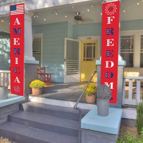 Find fun options for decorating and throwing a last minute Fourth of July Party! Patriotic ideas to make your celebration fun, festive and easy www.domesticdeadline.com