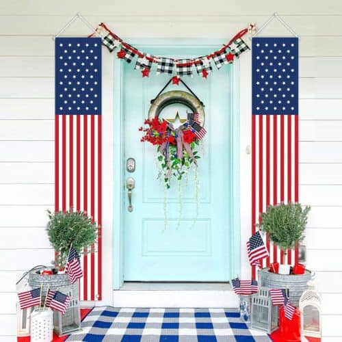 Find fun options for decorating and throwing a last minute Fourth of July Party! Patriotic ideas to make your celebration fun, festive and easy www.domesticdeadline.com