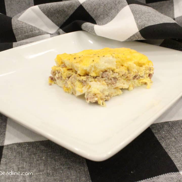 Find my easy breakfast casserole and keto carb friendly options. Great for brunch, Christmas and holiday mornings. Make ahead. DomesticDeadline.com